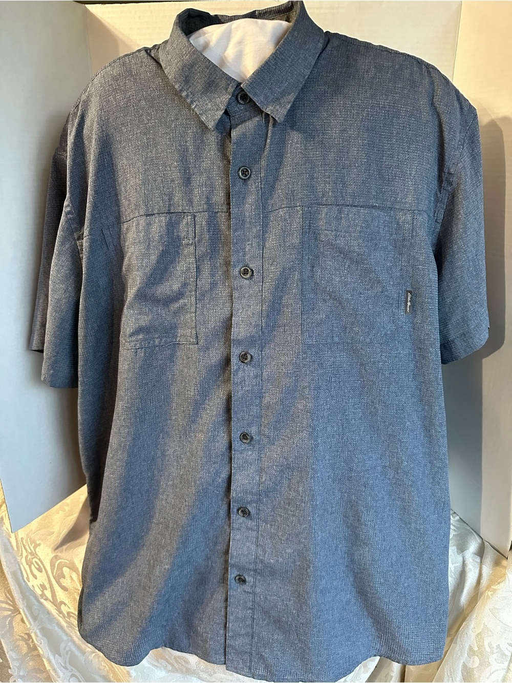 Eddie Bauer Short-Sleeve Button-Down Shirt in Heathered Blue